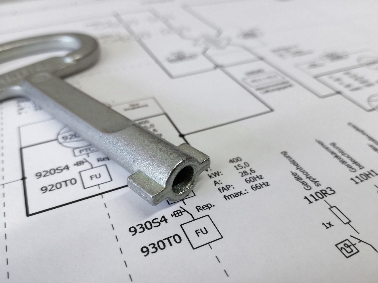How Electrical Estimating Services Can Help Manage Risk in Your Project